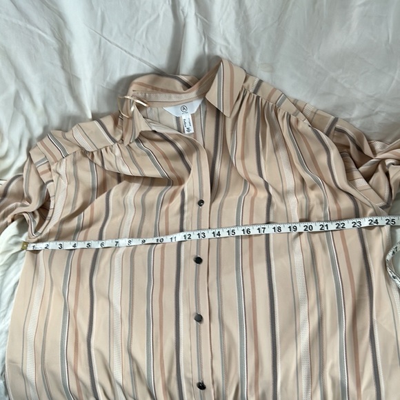 A MTL 1980 striped button down long sleeve. Vertical stripes tan colour size X. - Picture 6 of 9